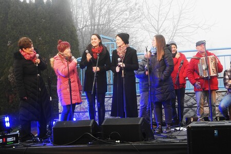 Med prvimi se je predstavila pevska skupina Vocabella